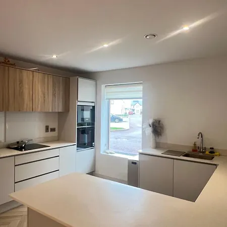 Stylish Superking And King Ensuite Bedrooms In *