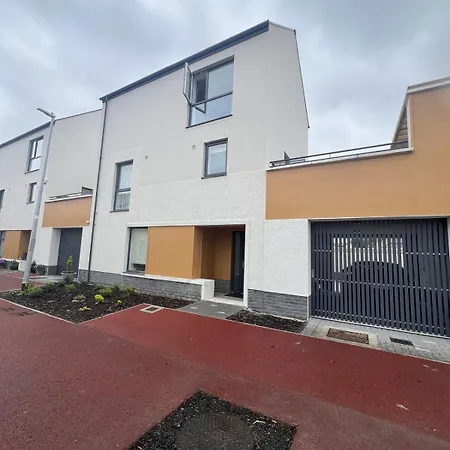 民宿 Stylish Ensuite Bedrooms In Dublin-Free Parking-15 Min Airport-Shared Accomodation 都柏林