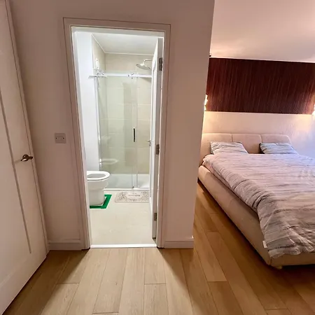 Stylish Ensuite Bedrooms In Dublin-Free Parking-15 Min Airport-Shared Accomodation