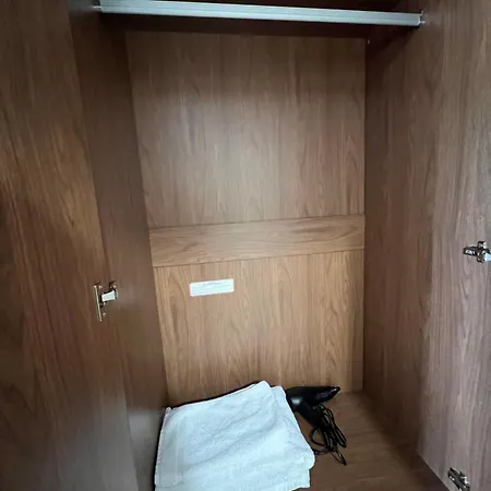 Проживание в семье Stylish Superking And King Ensuite Bedrooms In