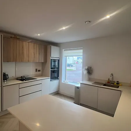 Stylish Superking And King Ensuite Bedrooms In Dublin-free Parking- 15 Min Airport 홈스테이