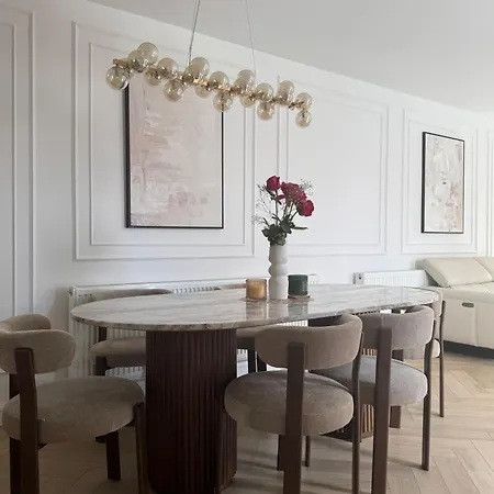 Stylish Superking And King Ensuite Bedrooms In Dublin-free Parking- 15 Min Airport Rum i privatbostad Dublin