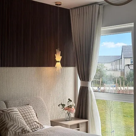Stylish Superking And King Ensuite Bedrooms In Dublin-free Parking- 15 Min Airport *