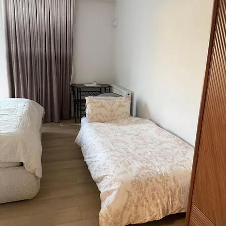 Rum i privatbostad Stylish Superking And King Ensuite Bedrooms In Dublin-free Parking- 15 Min Airport
