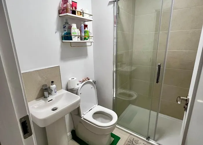 Stylish Superking And King Ensuite Bedrooms In