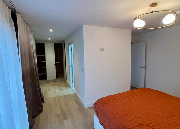Stylish Superking And King Ensuite Bedrooms In * Dublin