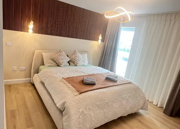 Stylish Superking And King Ensuite Bedrooms In