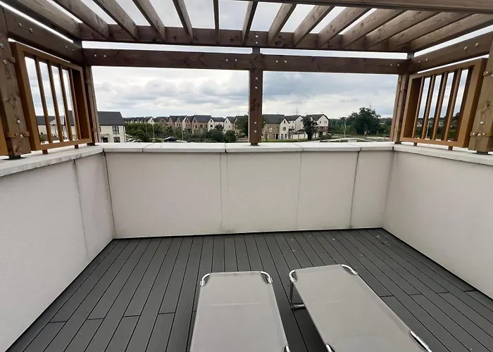 Stylish Superking And King Ensuite Bedrooms In