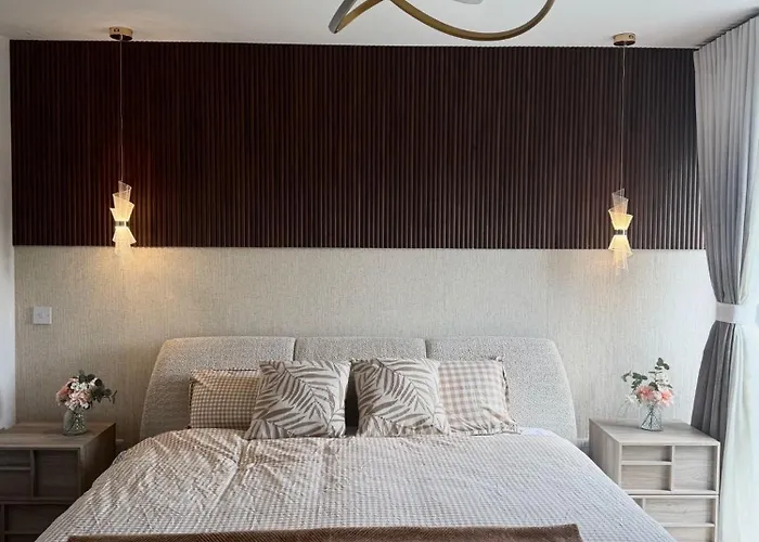 Stylish Superking And King Ensuite Bedrooms In *