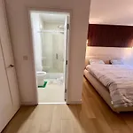 Stylish Superking And King Ensuite Bedrooms In Dublin-free Parking- 15 Min Airport