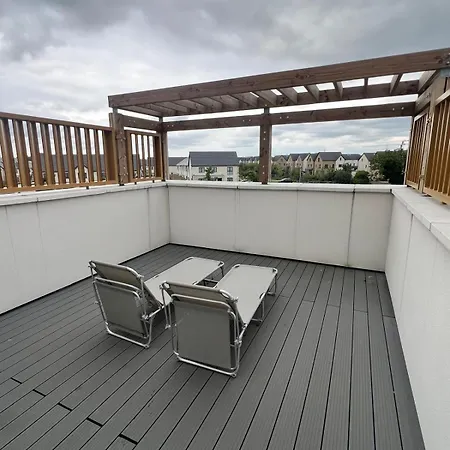 Rum i privatbostad Stylish Superking And King Ensuite Bedrooms In *